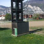 21. con attrezzature sportive e militari di ogni genere