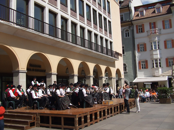 31.  non manca di certo.. il concerto