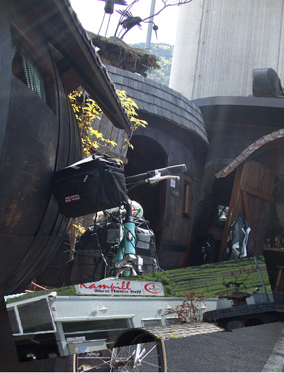 36. in periferia di Bolzano Mi fermo a mangiare in una ..”botte”