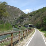 38. riprendo la ciclabile.. anche qui gallerie