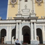44…un cappellino x il sole dal ciclista una foto davanti al Duomo e via seguendo al volo x non perdermi 3 ragazzi che vanno verso S Giorgio