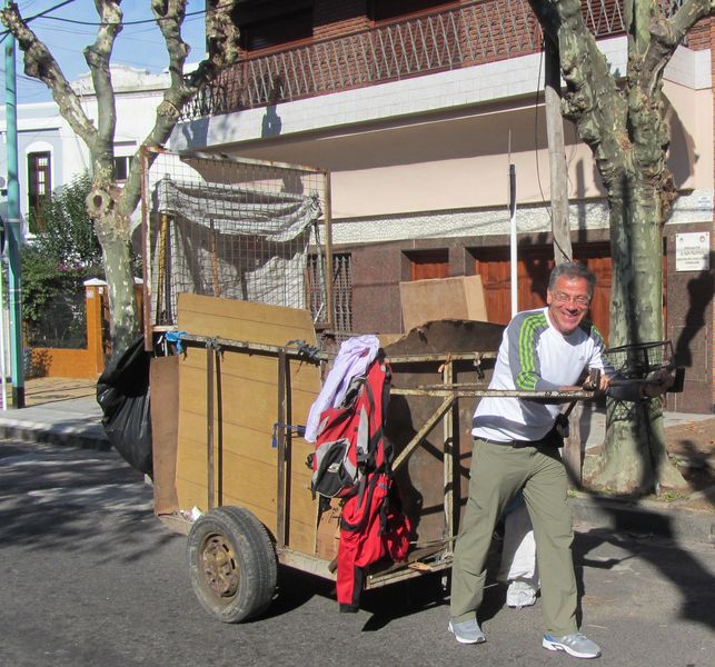 IMG_0953. Buenos Aires. sono davanti alla Casa Natale di Papa Francesco..una Chiesa in Cammino e ..pulizia