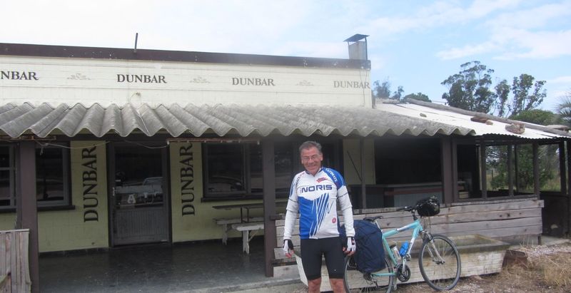 IMG_1502..dopo 60 km incontro finalmente il 1 bar self service