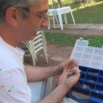 IMG_0853....è sera ormai ed io devo rientarer in città ..Bruno orgiglioso mi mostra le decorazioni dei suoi nonni