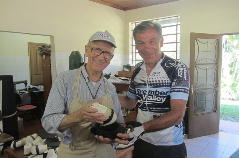 IMG_0906…torno a San Giuliano il zappatero la sua opera è al pari di quella del Primario