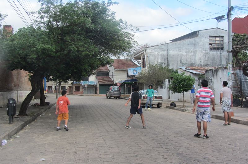 IMG_2040…mi incammino allo stadio..ma rallento un poco … come non tirare calci