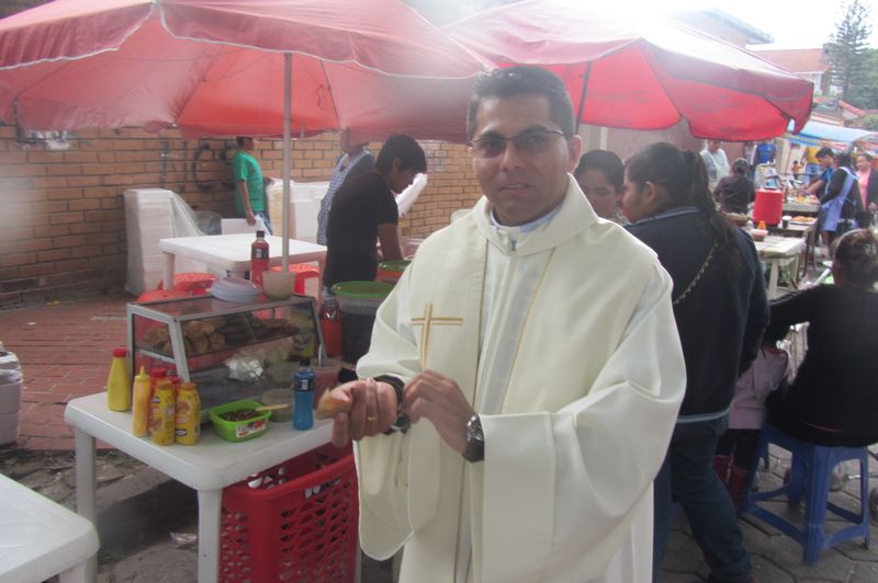 IMG_2063…non  ho il braccialetto per entare me lo dona Padre…