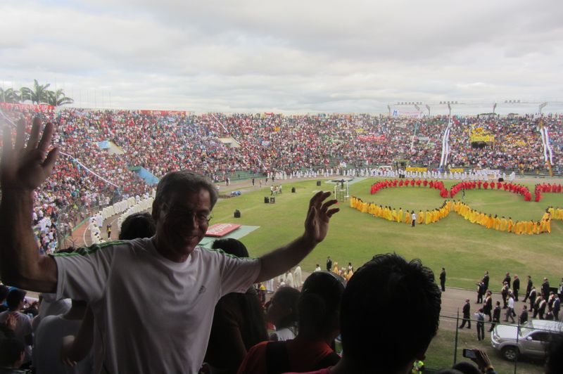 IMG_2126….passa Monsignor Sergio