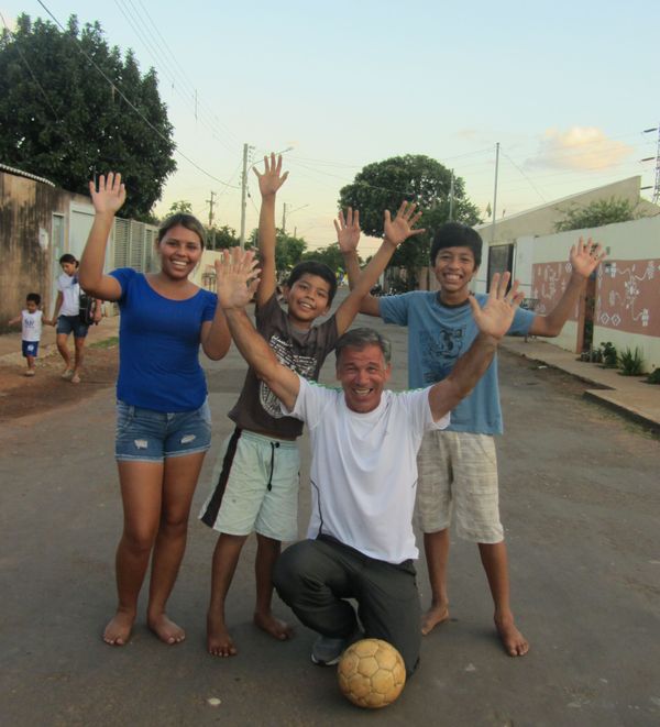 156. IMG_0997. Campo Grande  nel quartiere indigeno gioco a calcio..la mia compagna è un fenomeno..stravinciamo