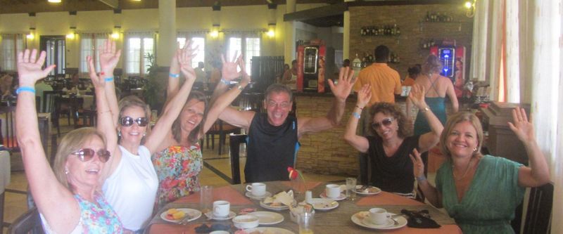 469..incontro pure qui belle donne queste sono Brasilene…come Ulisse con le Sirene non  avevo previsto questo pericolo  IMG_6054x