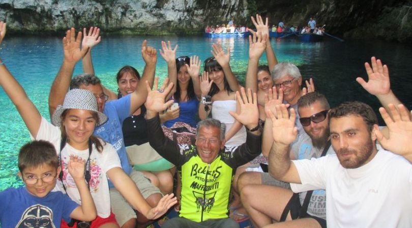 IMG_6576…grotta di Melissani …come non fare un ola