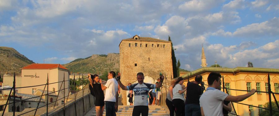 31. Mostar significa = Ponte. Distrutto è diventato il simbolo della guerra balcanica e della violenza cieca di ogni guerra.